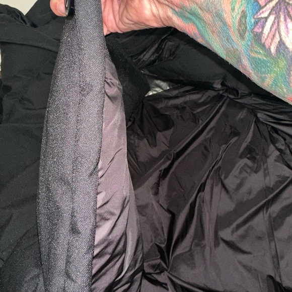 Black Ski & Snowboard Jacket with Insulation and Extreme Weather Resistance - Picture 14 of 14